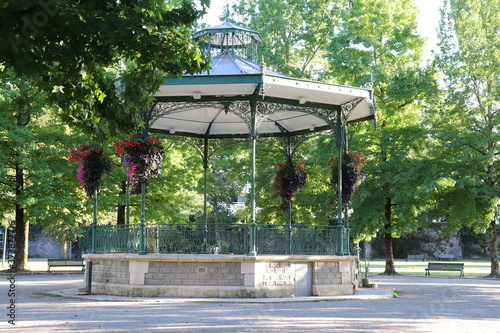 kiosque ou gloriette dans le parc des arènes de Dax, ville de Dax, département des Landes, France