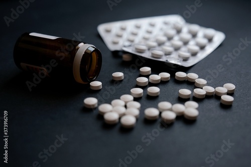 Białe tabletki - lekarstwo na choroby