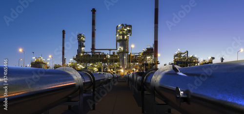 Pipelines leading to an oil refinery