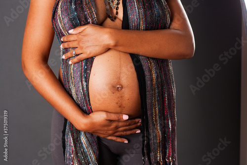 pregnant woman belly 