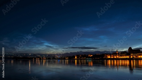 Toruń - panorama miasta i most - Obłoki srebrzyste