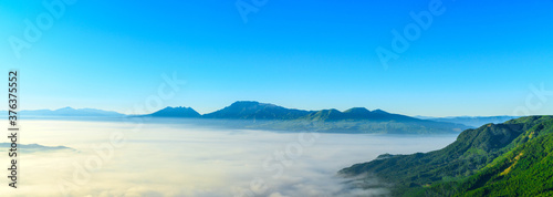 絶景雲海風景(パノラマ風景) 最高に美しい天空の絶景風景イメージ 日本 熊本県 阿蘇2020年 Superb view Seascape (Panoramic view) The most beautiful view of the sky Japan Kumamoto Prefecture Aso 2020