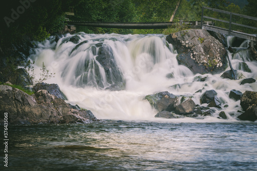 Wodospad Kjærrafossen nad rzeką Numedalslagen