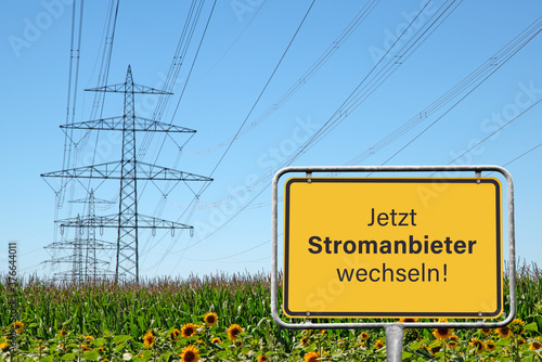 Hochspannungsleitung, Ortstafel mit der Devise: Jezt Stromanbieter wechseln!