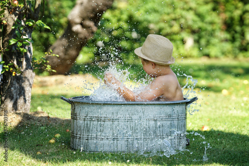 erfrischendes Bad Im Sommer