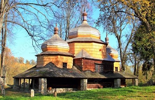 Piątkowa . Cerkiew greckokatolicka pw. św. Dymitra . Zbudowana w roku 1732 ale przypuszcza się , że jest znacznie starsza . Od czasu wojny nieużytkowana .