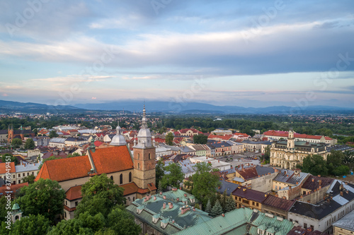 Nowy Sącz, Widok na centrum miasta o poranku