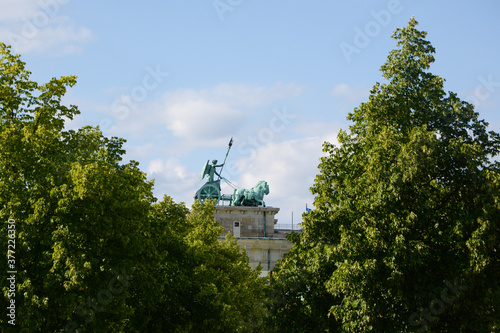 Brandenburger Tor in Berlin seitlich aufgenommen