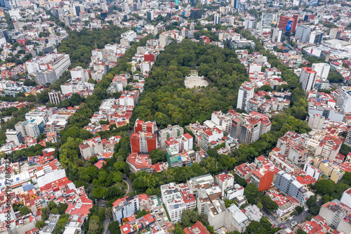 Espectacular vista aérea del Parque México y Amsterdam en la Colonia Hipódromo Condesa de la Ciudad de México