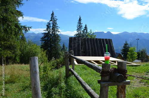 Widok z Gubałowki na Giewont w pełnym słońcu, Tatry, Polska