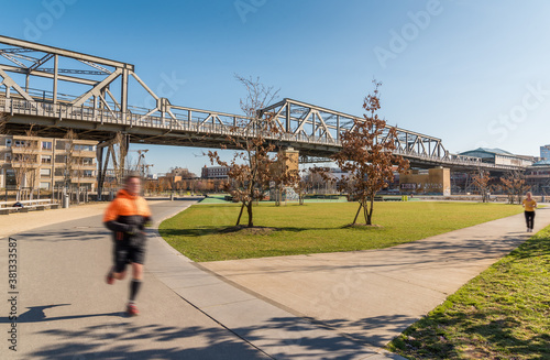 Jogging im Gleisdreieck Park Berlin 