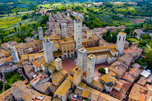 San Gimignano in Italien aus der Luft | Luftbilder vom Dorf San Gimignano in der Toskana