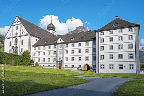 Benediktinerkloster (Aussenansicht), Engelberg, Kanton Obwalden, Schweiz