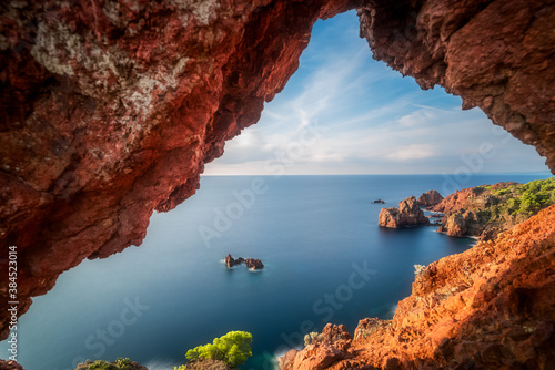 A natural window on the Cap dramont