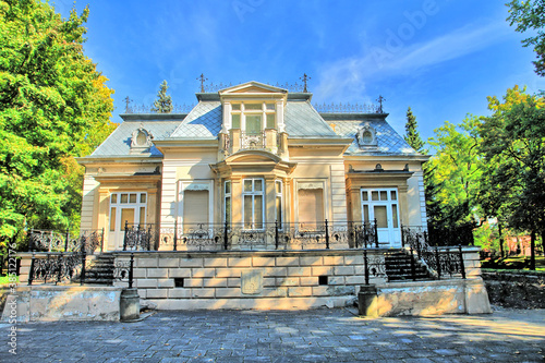 Pałacyk reprezentacyjny Karola Dittricha w parku w Żyrardowie.