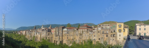 Sant'Agata de Goti, panoramic view of the houses overlooking the cliff.