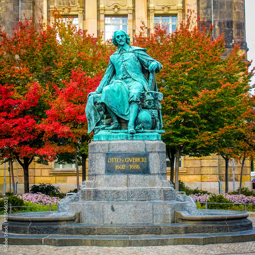 Otto von Guericke Denkmal in Magdeburg, Deutschland 