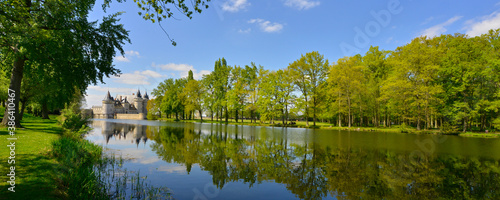 Panoramique Château de Sully-sur-loire (45600) narcissique, Loiret en Centre-Val-de-Loire, France