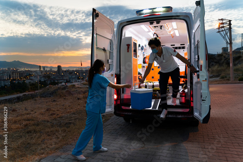 Ambulance staff, rushing for transplantation