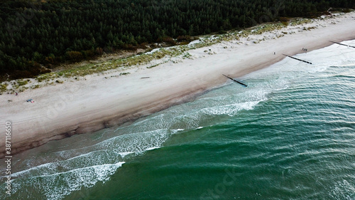 Mrzeżyno plażą 