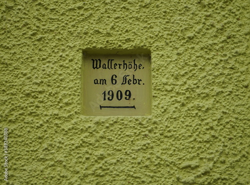 Wasserstand an einer Hauswand 1909