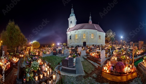 Cmentarz w nocy, dzień zaduszny, święto zmarłych