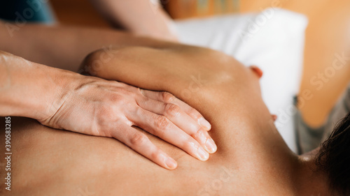 Ayurveda Beck and Shoulder Blade Massage with Ayurvedic Oil