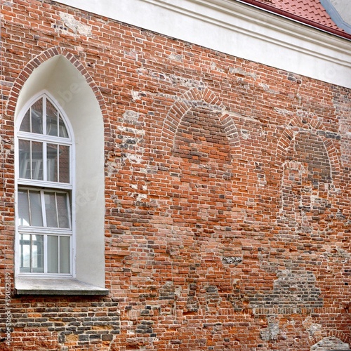 Gdańsk – Kościół św. Ducha – zamurowane okna gotyckie