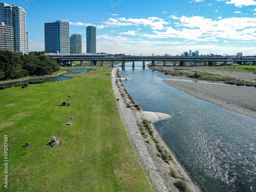 快晴の二子大橋から 多摩川河川敷の兵庫島公園