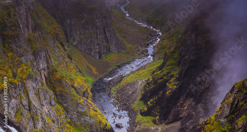 Jeden z najpopularniejszych norweskich wodospadów zwany Vøringfossen (Voringfossen) 