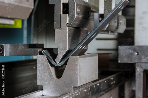 The process of bending sheet metal on a hydraulic bending machine