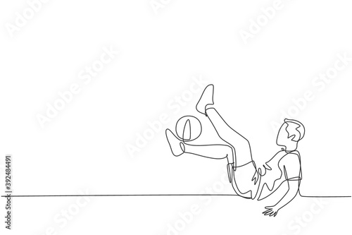 One single line drawing of young happy man perform soccer freestyle juggling with shinbone at the city square vector illustration. Football freestyler sport concept. Modern continuous line draw design