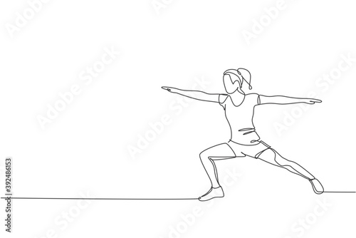 One continuous line drawing of young sporty woman working out stretching pose in fitness gym club center. Healthy fitness sport concept. Dynamic single line draw design vector graphic illustration