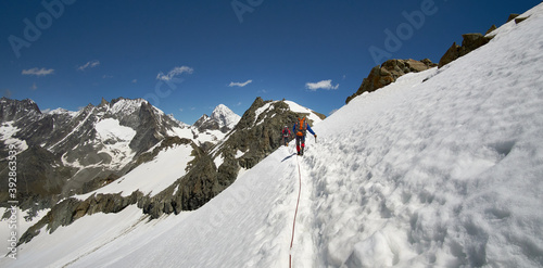 Bergsteiger auf dem weg zur Vignettes Hütte im Arolla in der Schweiz