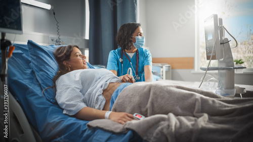 Hospital Ward: Beautiful Pregnant Hispanic Woman Getting Sonogram / Ultrasound Screening / Scan, Female Latin Obstetrician Wearing Face Mask Checks Picture of the Healthy Baby on the Computer Screen