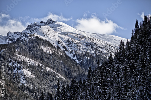 Kasprowy Wierch w słoneczny zimowy dzień, Tatry, Polska