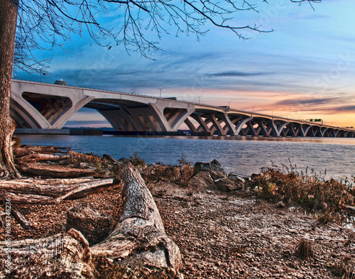 The Woodrow Wilson Memorial Bridge spans the Potomac River between Alexandria, Virginia, and the state of Maryland.