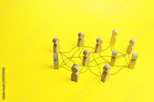 People connected by a network of lines. Communication, building business relationships. Unconventional company structure, distribution responsibilities between employees. Informal relationship