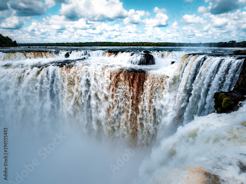 water flowing over the river iguazu falls 
