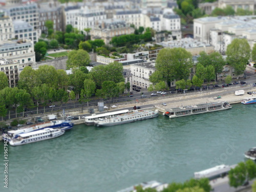 river in Paris lens shift