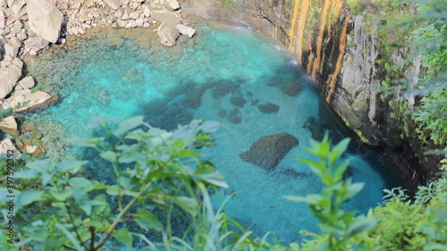 鹿児島県雄川の滝の滝つぼを見下ろす
