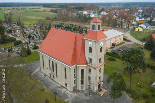 Kościół Parafialny w Iłowej. Widok z drona.