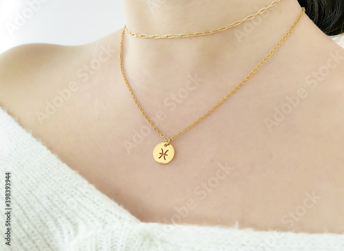 Pisces necklace with linked chain choker