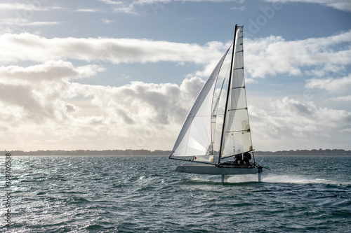 Catamaran à foils