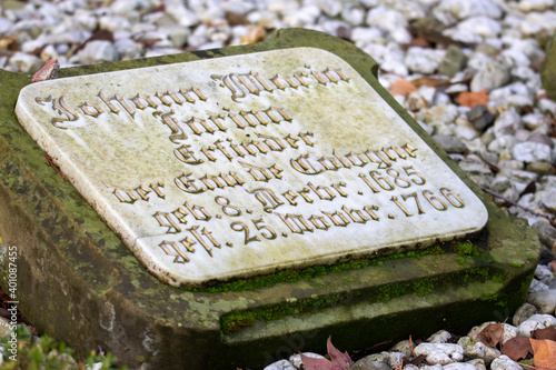 Grabstein von Farini Erfinder der Eau de Cologne Melatenfriedhof Köln