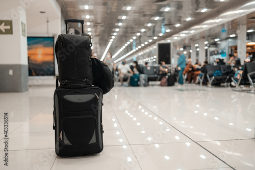 maletas de viaje en el aeropuerto