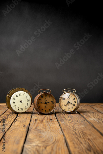 Stare zegary upływ czasu 