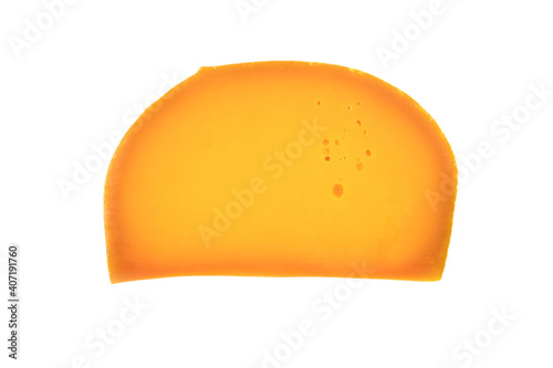 tranche de fromage mimolette isolé sur un fond blanc