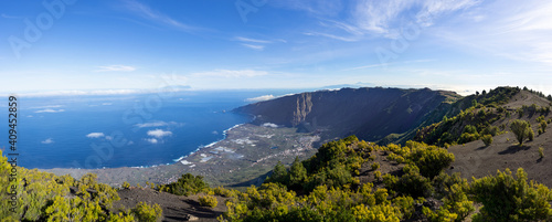 Insel El Hierro, Kanarische Inseln - Blick vom höchsten Berg Pico de Malpaso in das El Golfo Tal