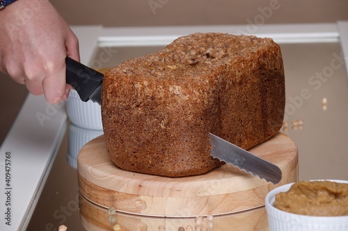 Chleb razowy domowy krojenie